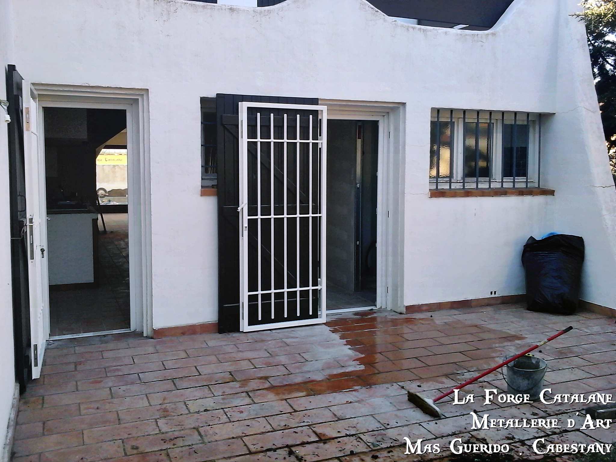 grille articulee trous renfles thermolaque La Forge Catalane Cabestany.jpg